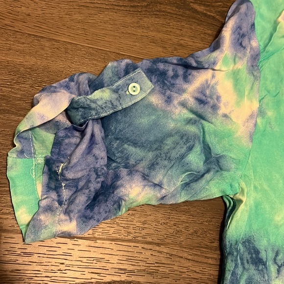 Women’s Tie Dye oversized blouse. Super cute could also be worn as a dress. - Picture 7 of 9